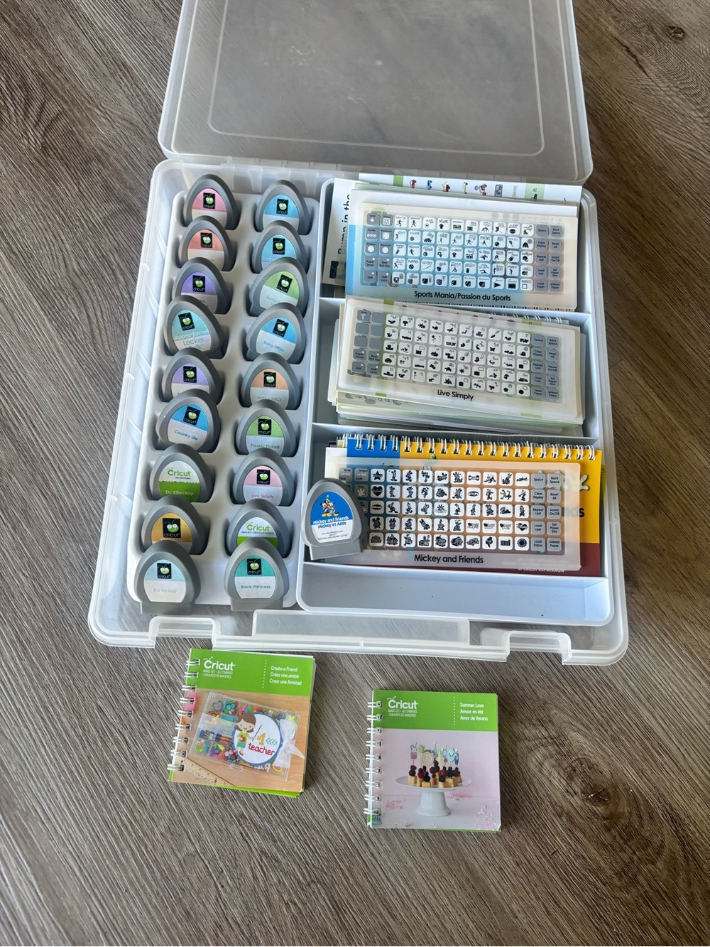 Lot of 19 Cricut Cartridge Sets x complete Status Unknown - Picture 5 of 5